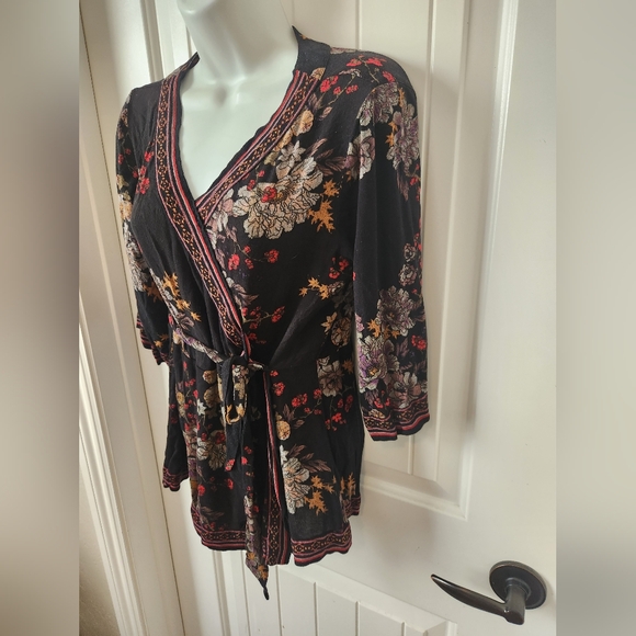 Soft Surroundings Sz Small Tiered Tatum Top Pocket Wrap Front V neck - Picture 3 of 8